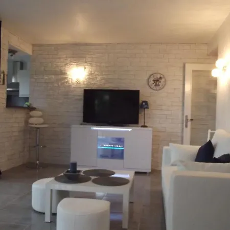Le Belvedere 1- Front De -
